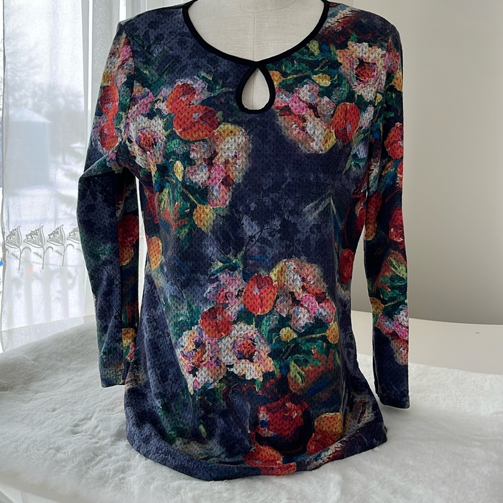Papilon floral faux knit top size large
